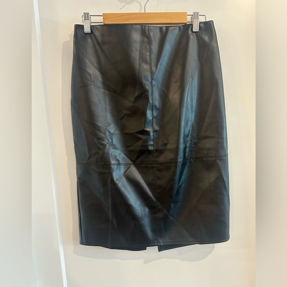 Lulus Dresses & Skirts - Lulus Black skirt